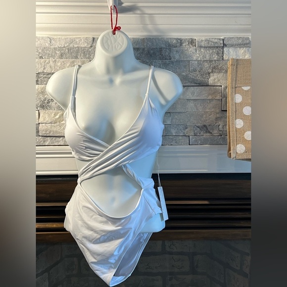 CHYRII Women’s One-Piece Halter Swimsuit – Size Medium (NWT) - Picture 2 of 4